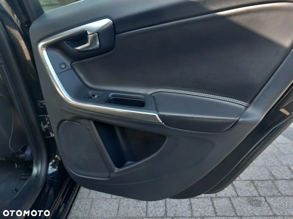 Volvo V60 D6 AWD Plug-in Hybrid Summum - 13