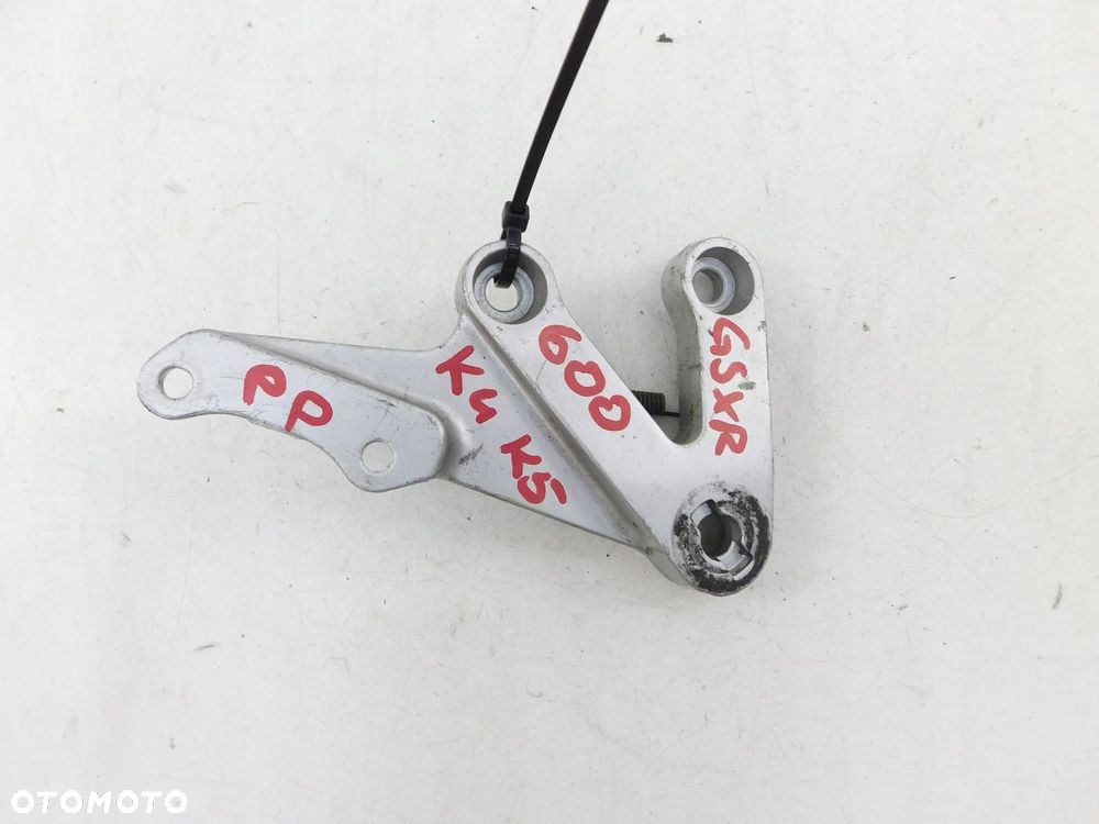 SUZUKI GSXR 600 K4 K5 SET PODNÓŻEK PASAŻERA PRAWY - 1