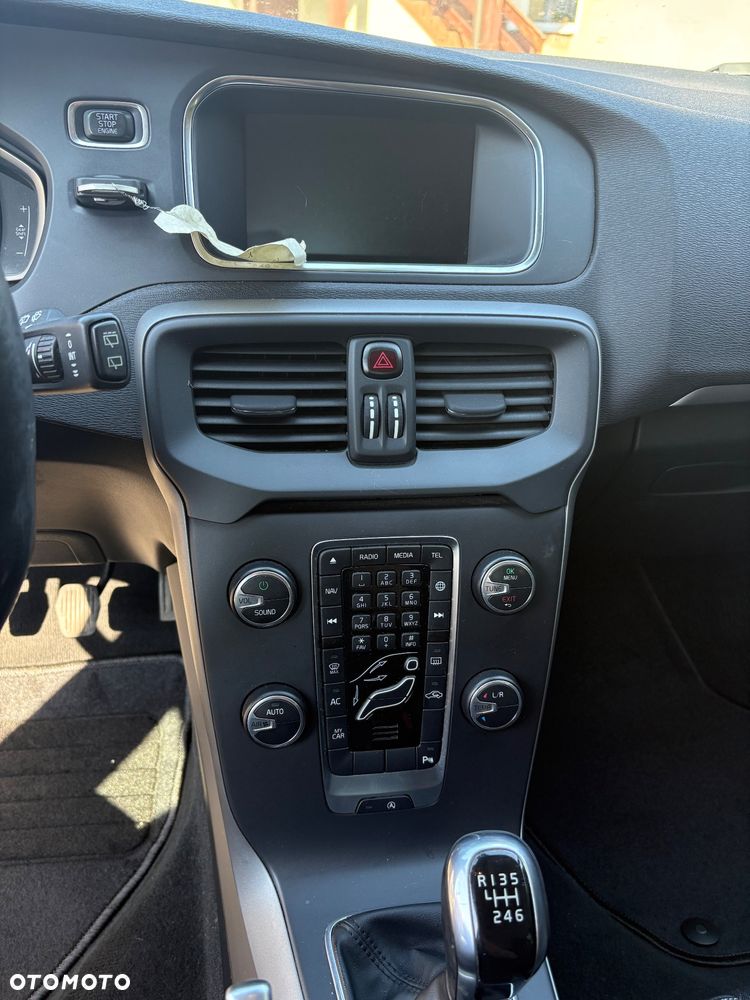 Volvo V40 D2 Momentum - 24