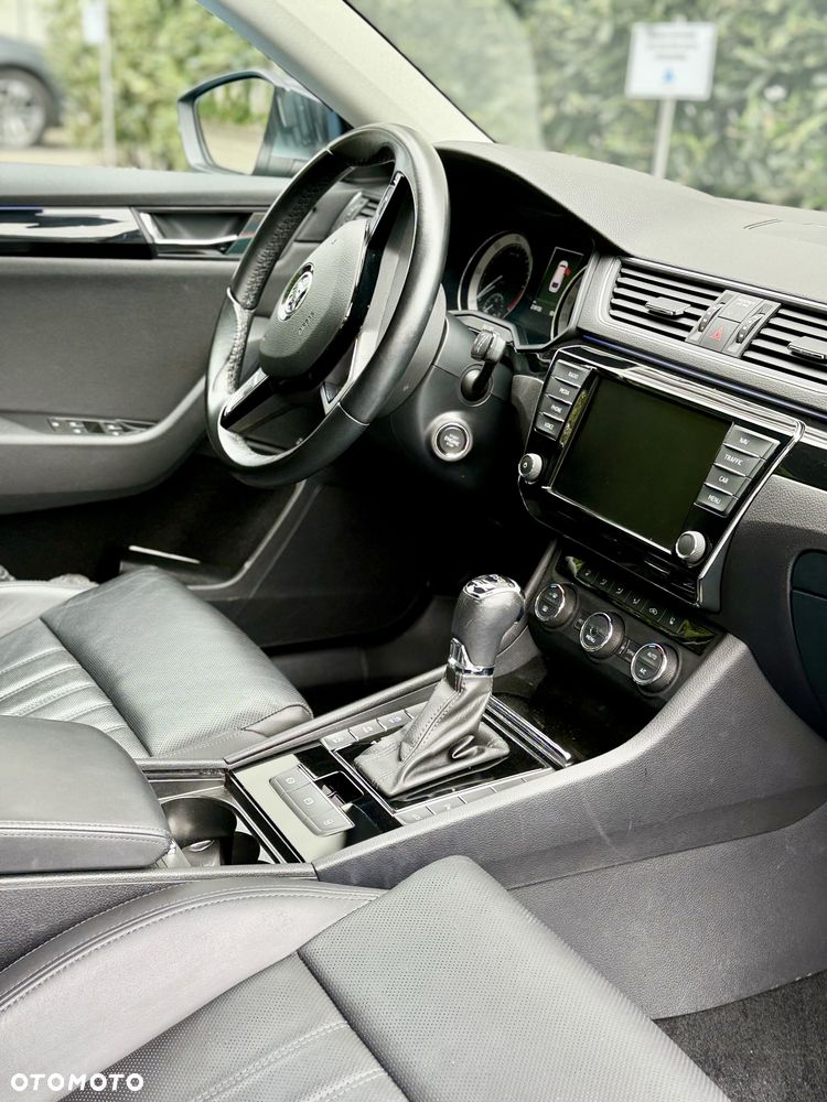Skoda Superb 2.0 TDI 4x4 L&K DSG - 10