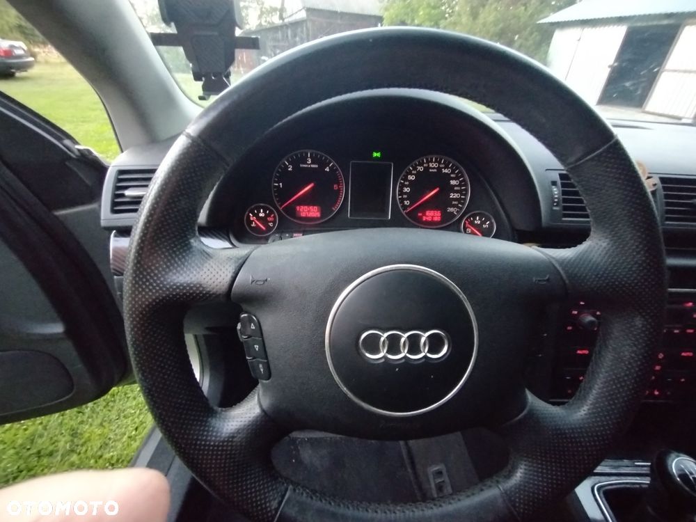 Audi A4 Limousine - 8