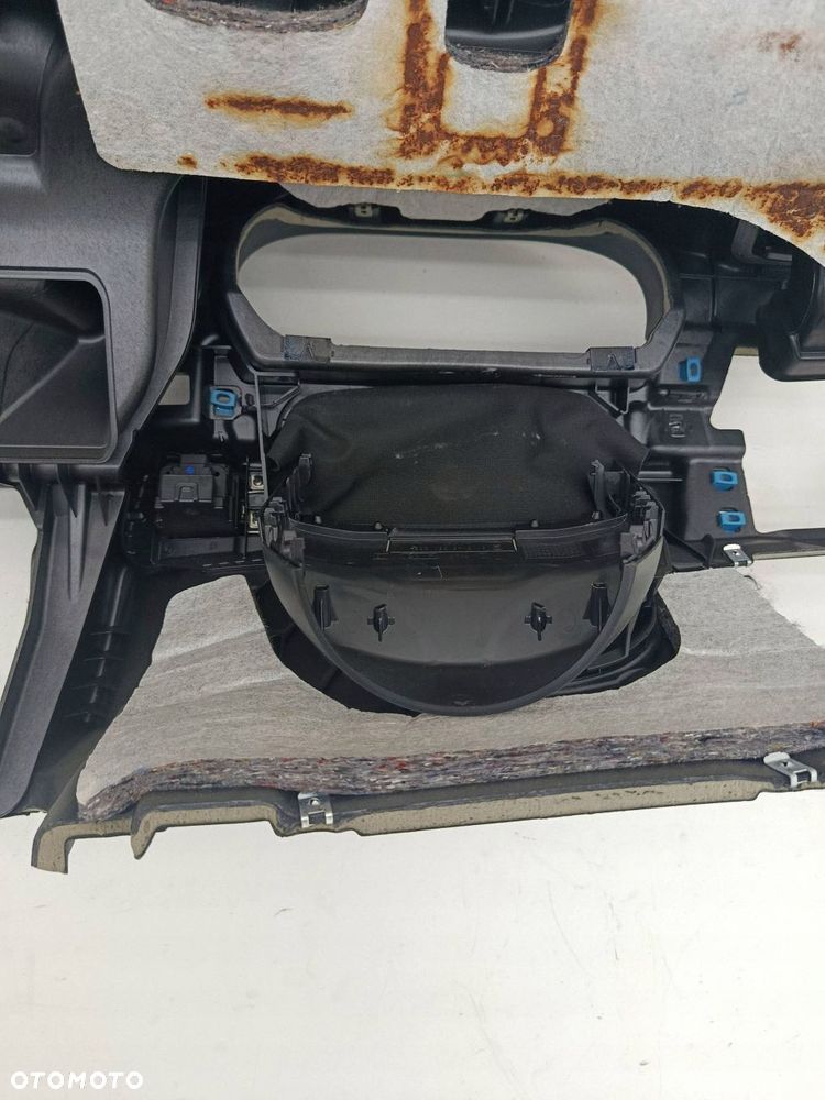 BMW E90 E91 DESKA KONSOLA NAVI KUBKI EUROPA - 12