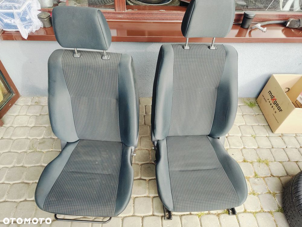 Suzuki Swift Mk6 2005-2010 prawy lewy fotel europa