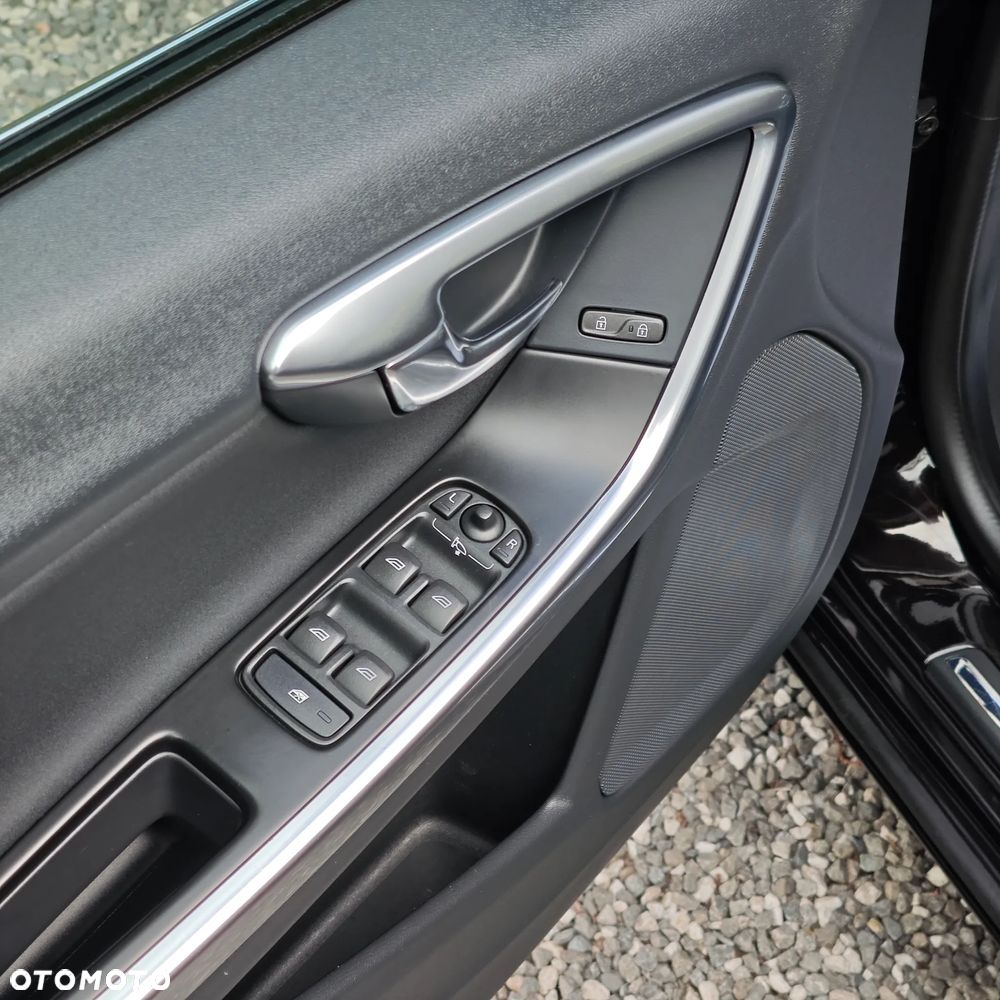 Volvo V60 D4 Momentum - 19