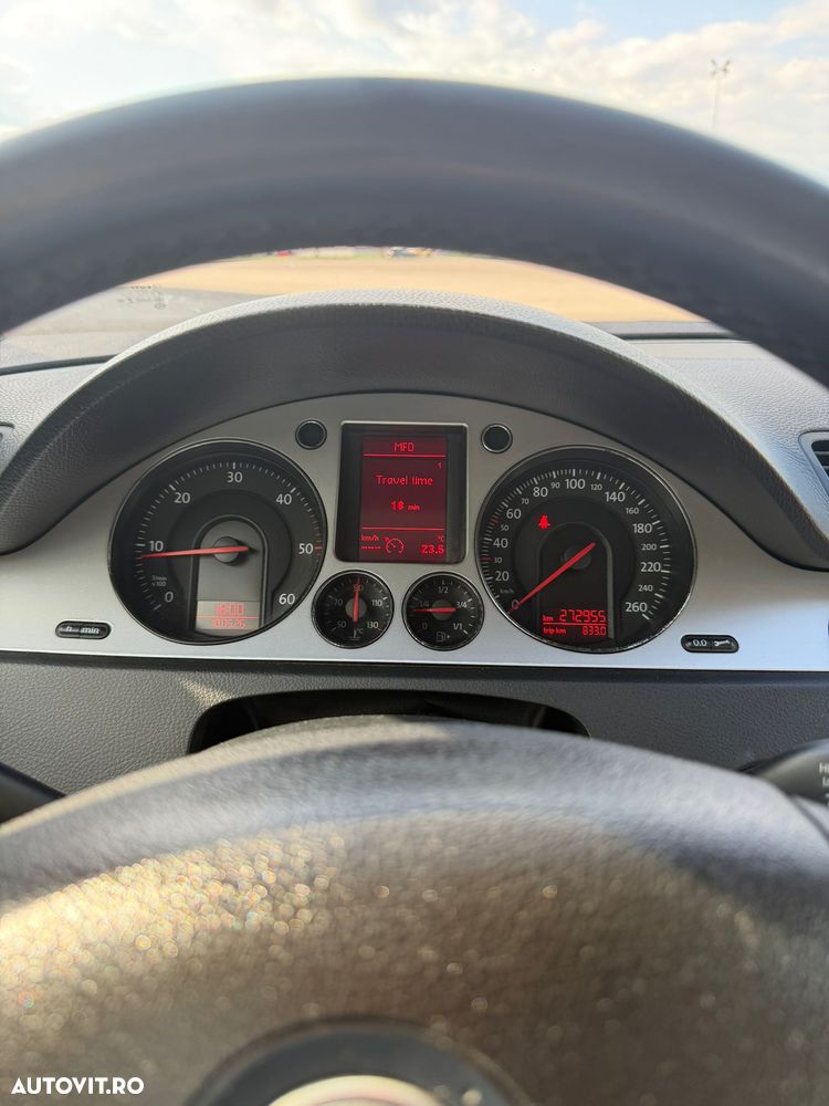 Volkswagen Passat 2.0 TDI Trendline DPF 4Motion - 15
