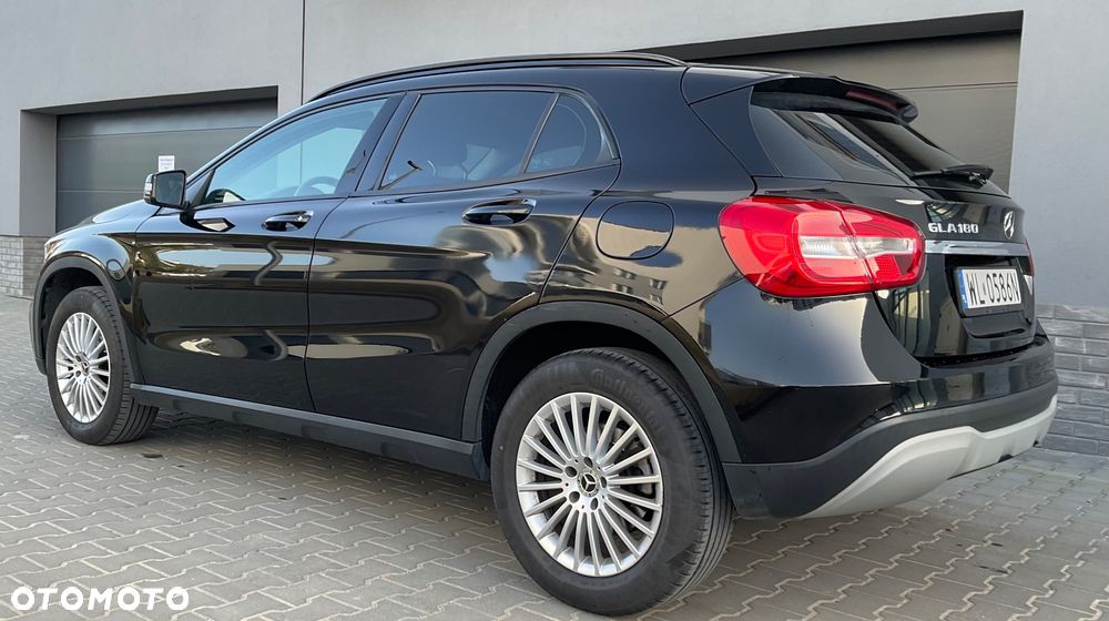 Mercedes-Benz GLA 180 - 3
