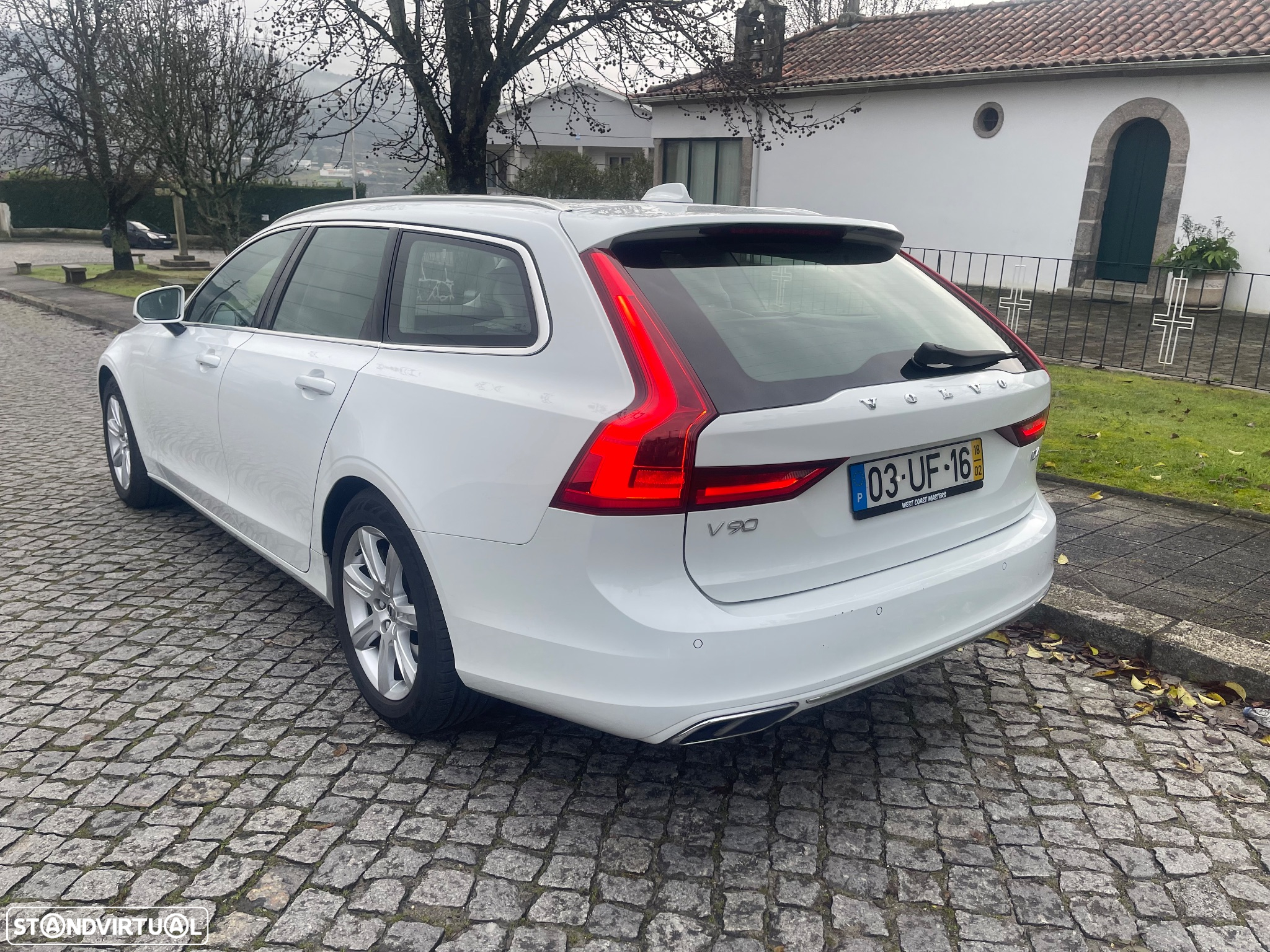Volvo V90 2.0 D4 Momentum Plus - 4