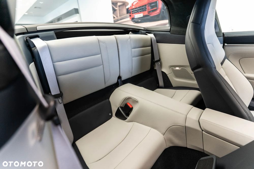 Porsche 911 Targa 4 GTS - 13