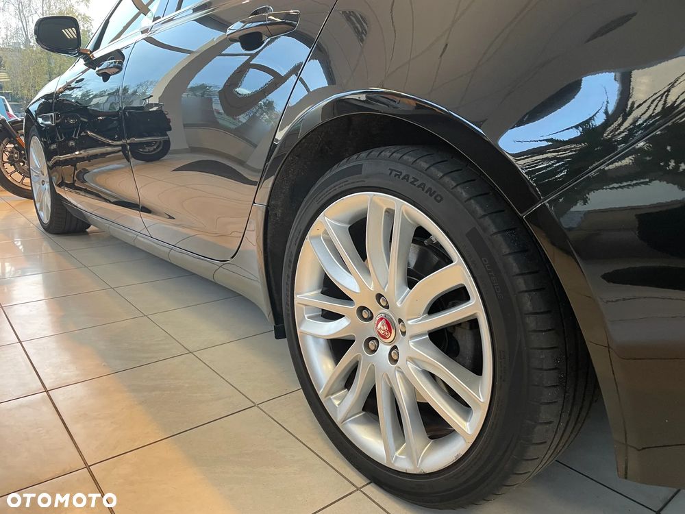 Jaguar XF 2.0 i4D AWD Pure - 7