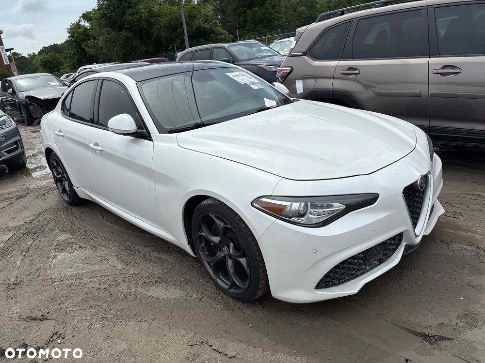 Alfa Romeo Giulia - 8