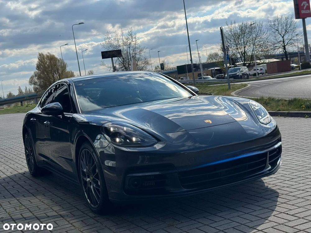 Porsche Panamera 4 Platinum Edition - 2