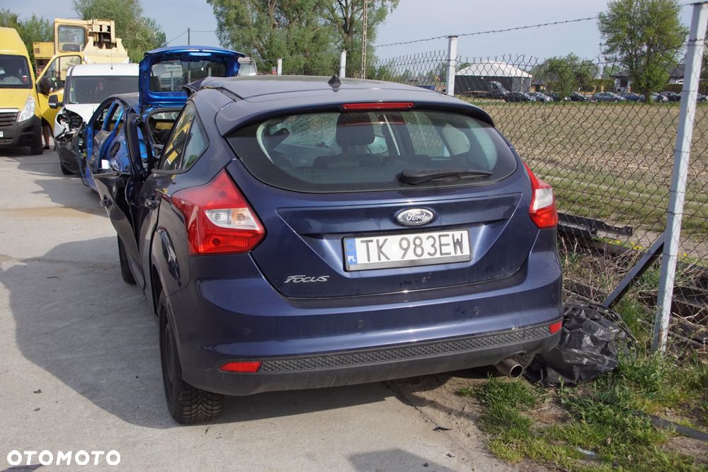 Auto na części - Ford Focus MK3 2.0 TDCI 140 KM UFDB MMT6 DYB 2011R Silnik Skrzynia Drzwi Błotnik Klapa Zderzak Lampa Klamka Szyba Lusterko Deska Kokpit Sterownik Moduł Czujnik Licznik Wyświetlacz Panel Kierownica - 5