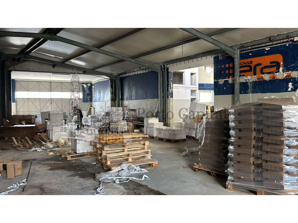 EXCELENTE ARMAZEM PARA ARRENDAMENTO NA ZONA INDUSTRIAL DO PORTO - Grande imagem: 2/24