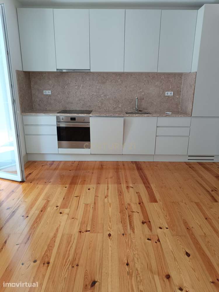 Apartamento T2 remodelado com varanda - Grande imagem: 2/27