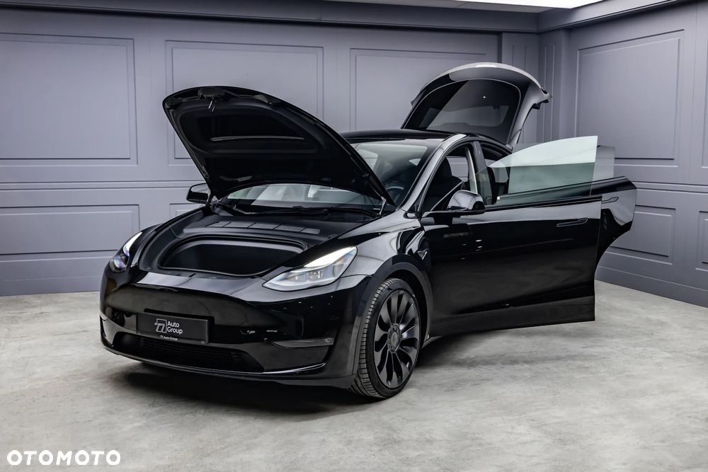 Tesla Y Performance AWD - 32