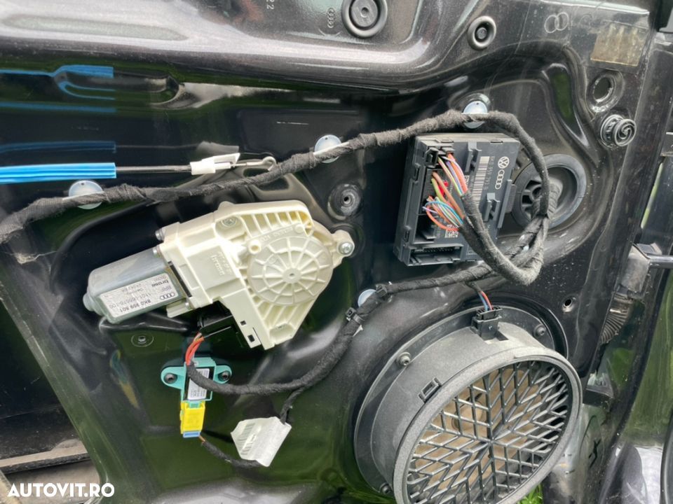 vând usa STG fata  aripa Dr .geam .mâner broasca macara plafon airbag cortina modul luneta audi A4 B8 2.7 TDI - 3