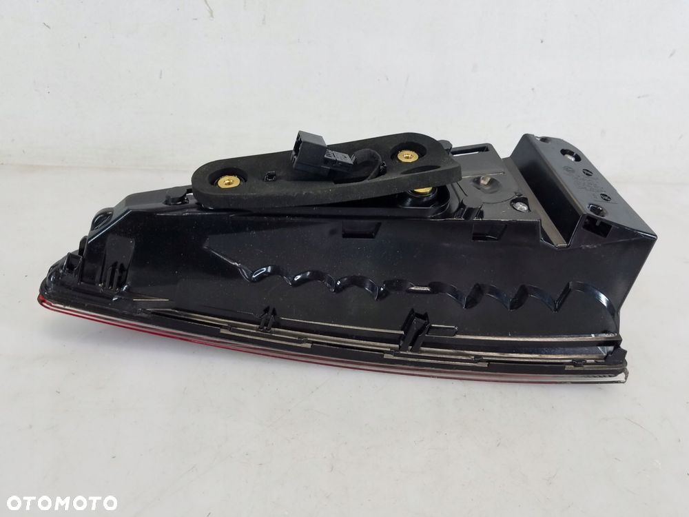 lampa tył w klapę lewa skoda enyaq iv 5lj945307 - 5