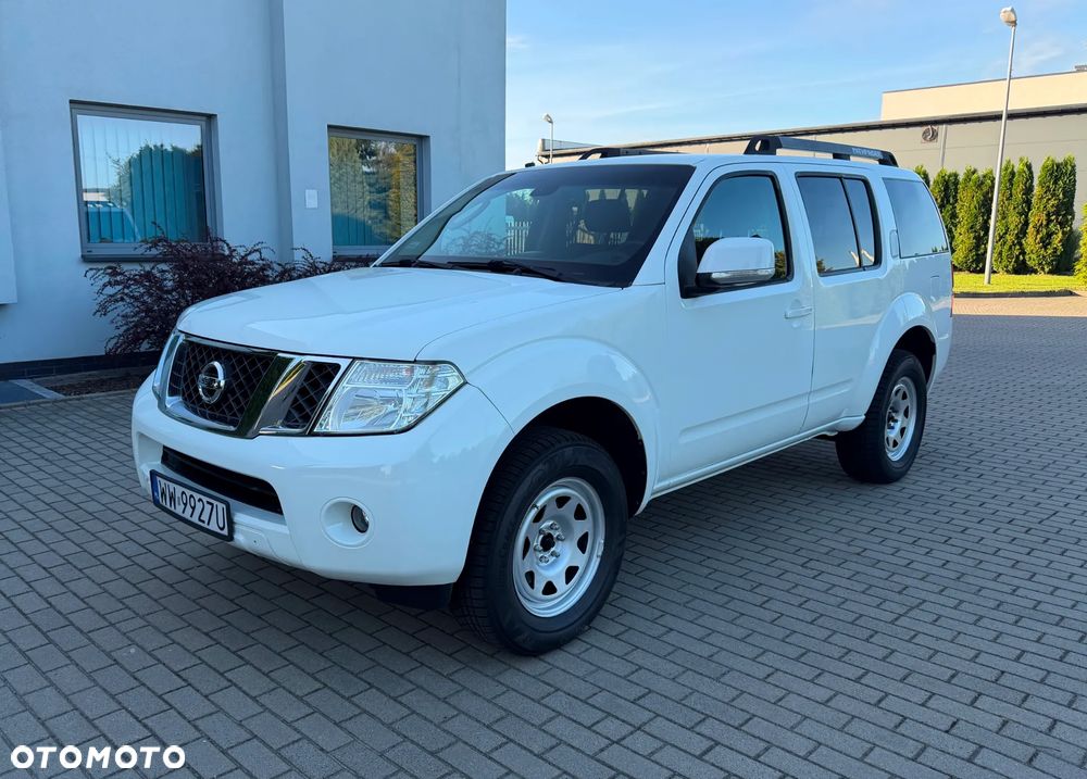 Nissan Pathfinder 2.5 D SE - 1