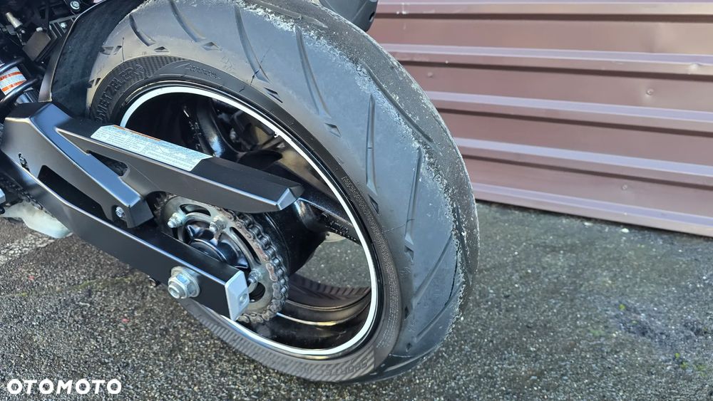 Suzuki GSR - 15