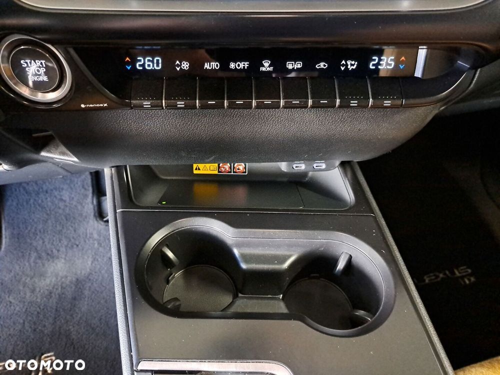 Lexus UX - 25