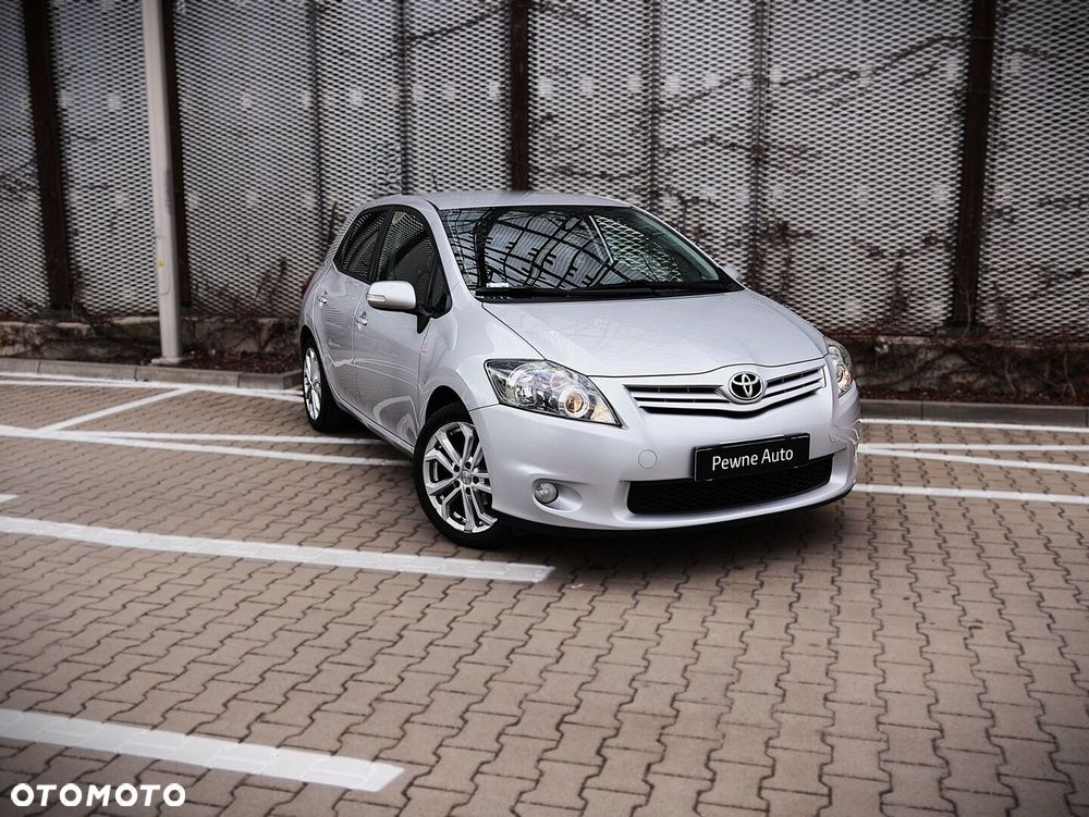Toyota Auris 1.6 Dynamic - 1