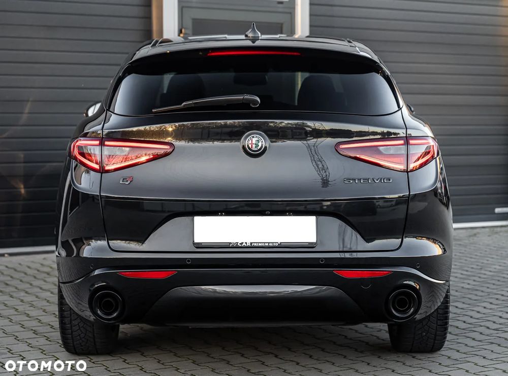 Alfa Romeo Stelvio 2.0 Turbo 16V AT8-Q4 Veloce - 11