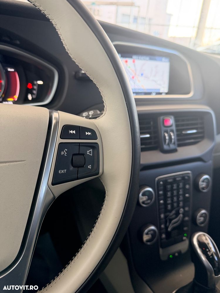 Volvo V40 D3 Geartronic Momentum - 20