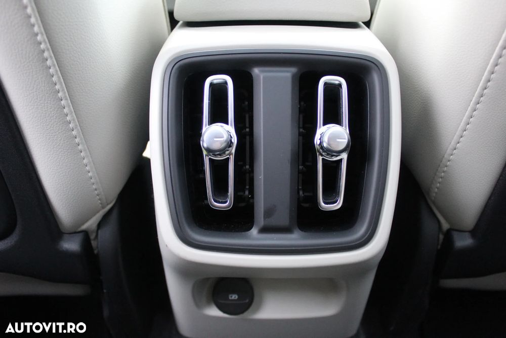 Volvo XC 40 B4 AT FWD MHEV Ultimate Dark - 35