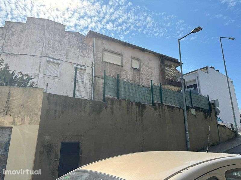 Dois prédios com lojas cave e terreno Paranhos - Grande imagem: 4/12