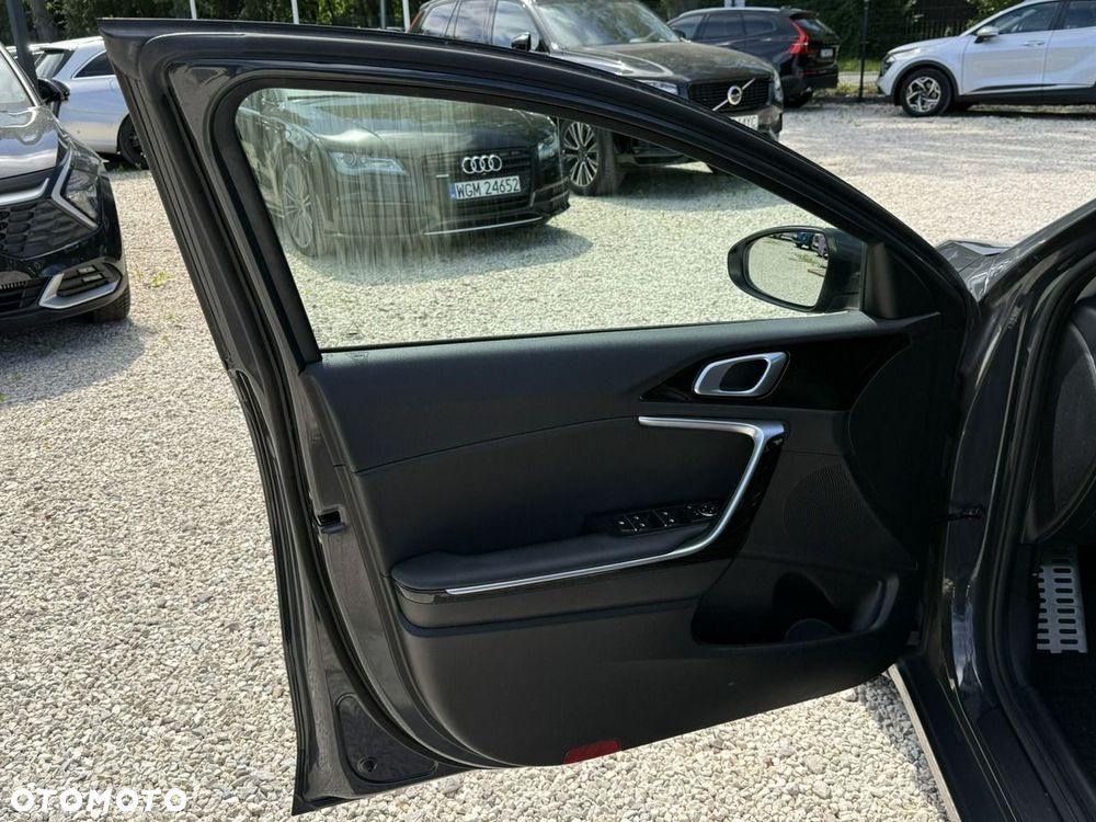 Kia Ceed - 13