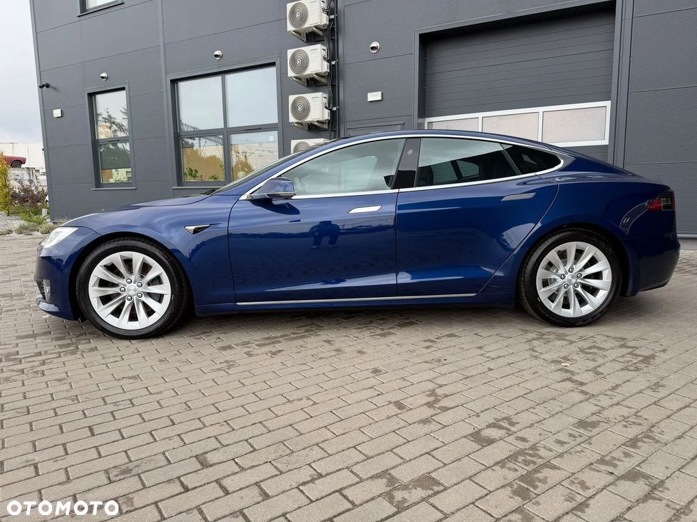 Tesla Model S - 3