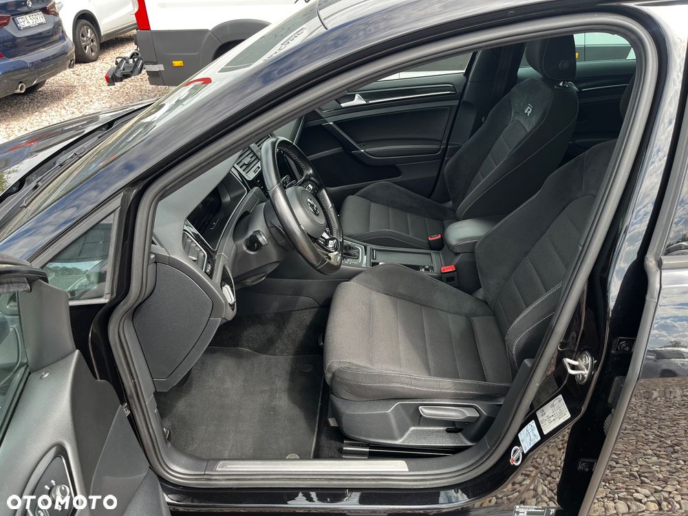 Volkswagen Golf - 22