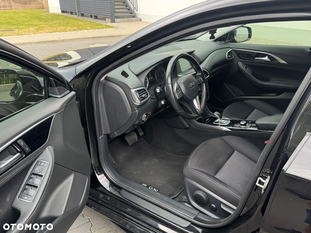 Infiniti Q30 2.2d DCT - 12