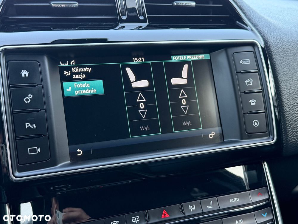 Jaguar XE 2.0 D R-Sport - 32