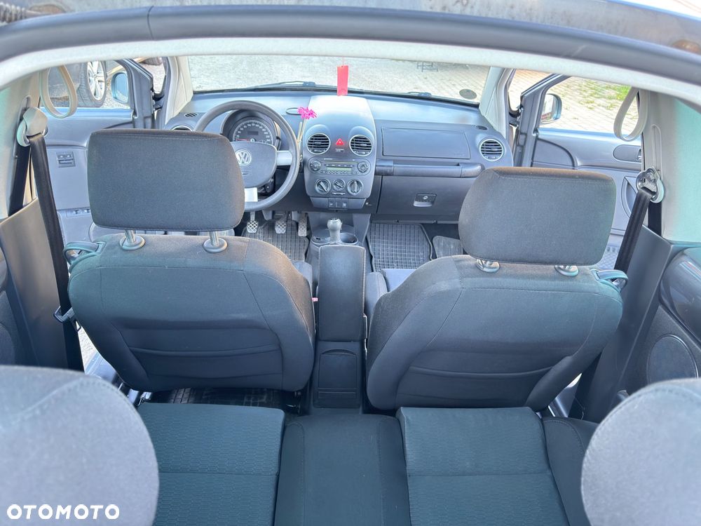 Volkswagen New Beetle - 17