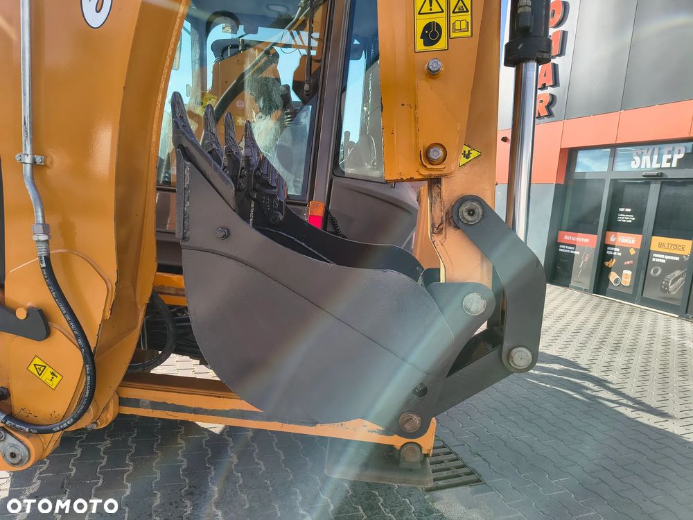 Case 695 SV 2023R - 13