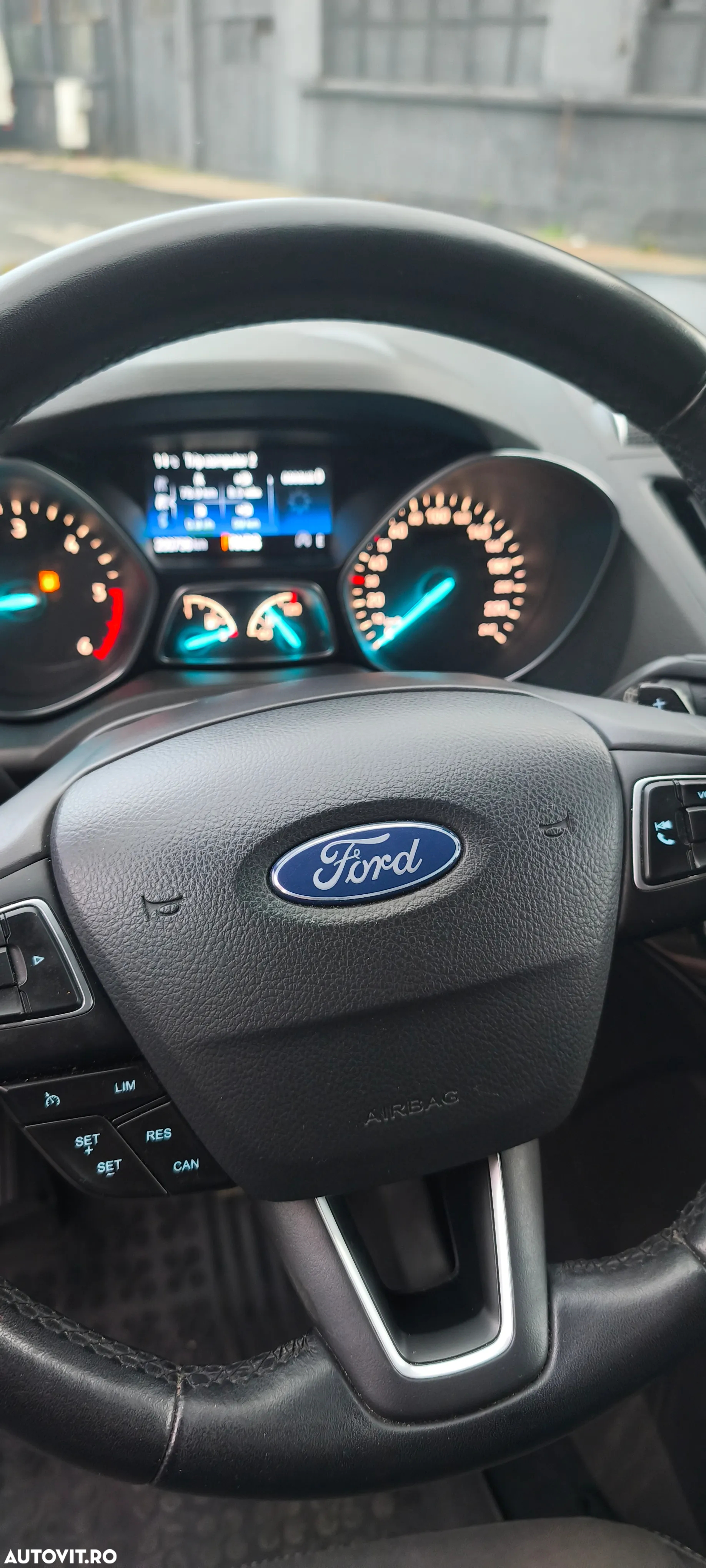 Ford Kuga 2.0 TDCi 4WD Powershift Titanium - 3