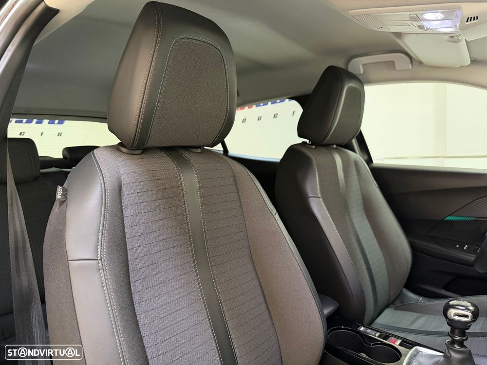 Peugeot 2008 1.2 PureTech Allure Pack - 52