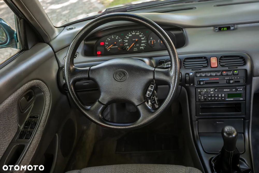 Mazda 626 2.0 GLE - 31