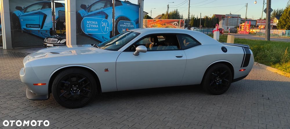 Dodge Challenger - 9