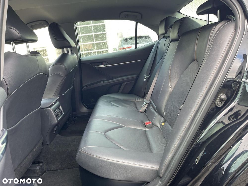 Toyota Camry - 12