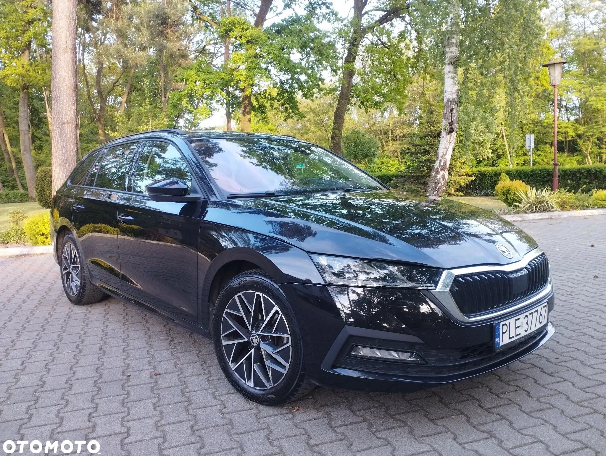 Skoda Octavia 2.0 TDI DSG Ambition - 1