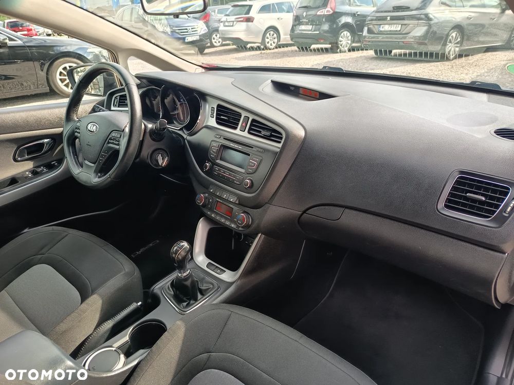 Kia Ceed 1.4 CVVT Fifa World Cup Edition - 24