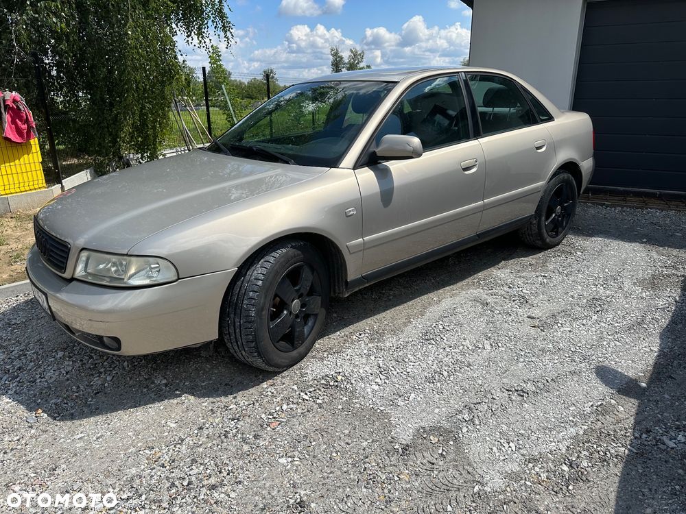 Audi A4 Limousine - 12