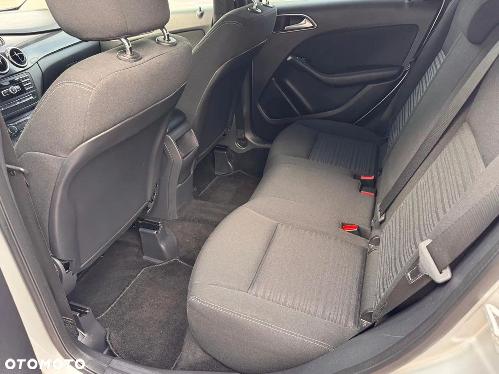 Mercedes-Benz Klasa B 180 (BlueEFFICIENCY) - 36