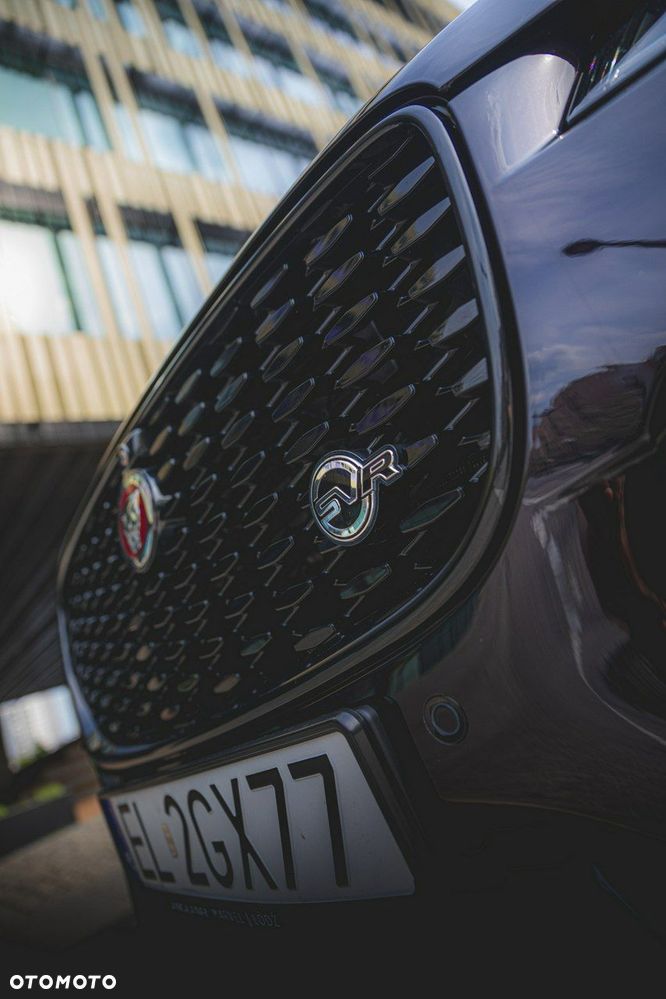 Jaguar F-Pace - 15