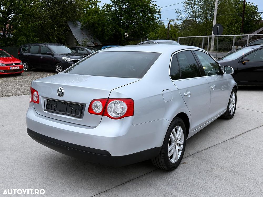 Volkswagen Jetta 2.0 TDI DPF Highline - 6