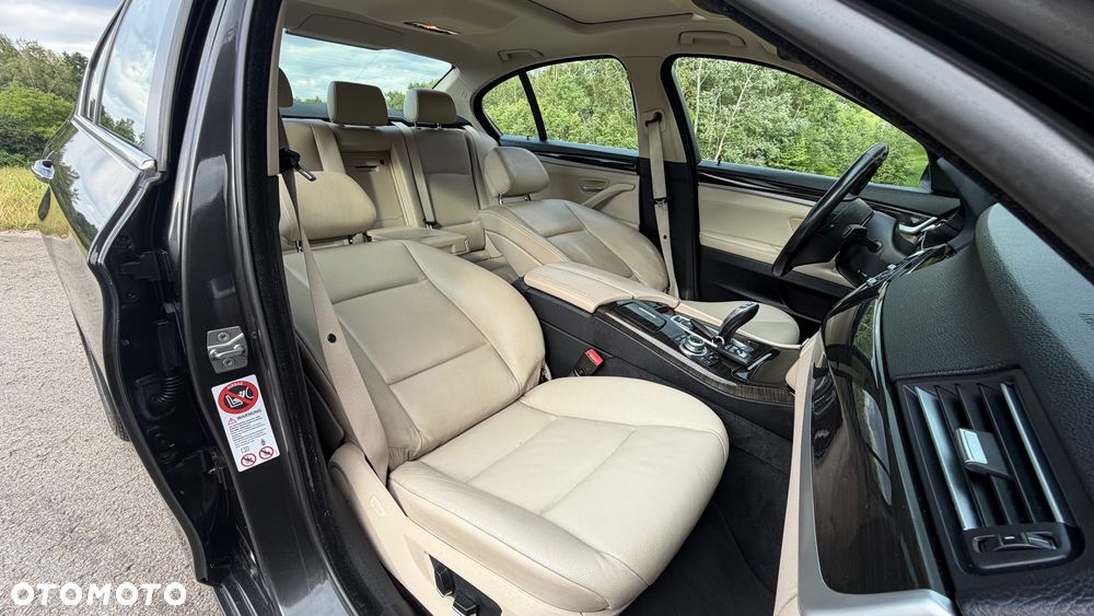 BMW Seria 5 523i - 8