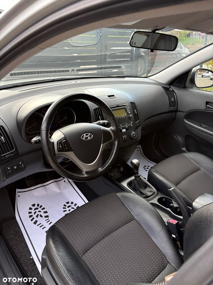 Hyundai i30 1.6 Classic + - 12