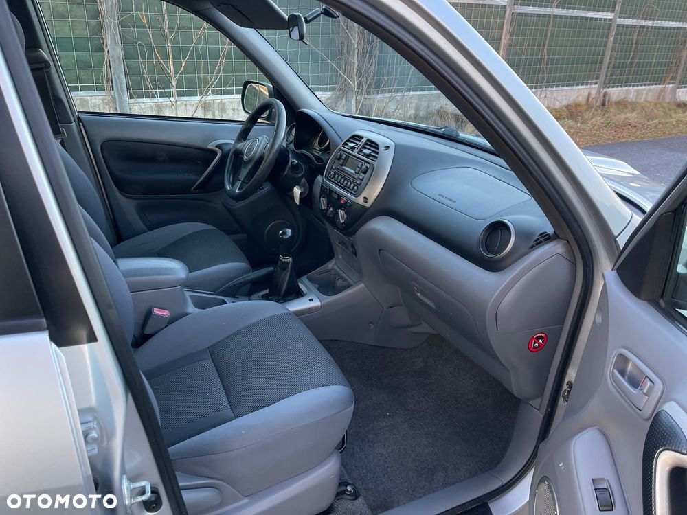 Toyota RAV4 2.0 D-4D 4x4 - 6